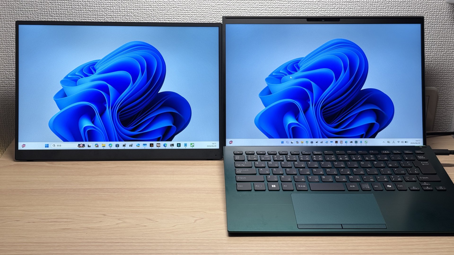 VAIO SX14-RとVision+ 14を横並びにした発色比較