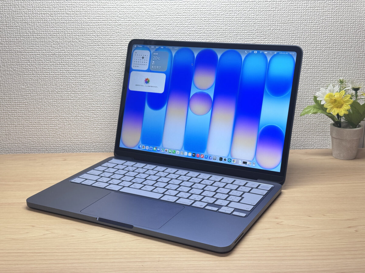 MacBook Neo 正面全体