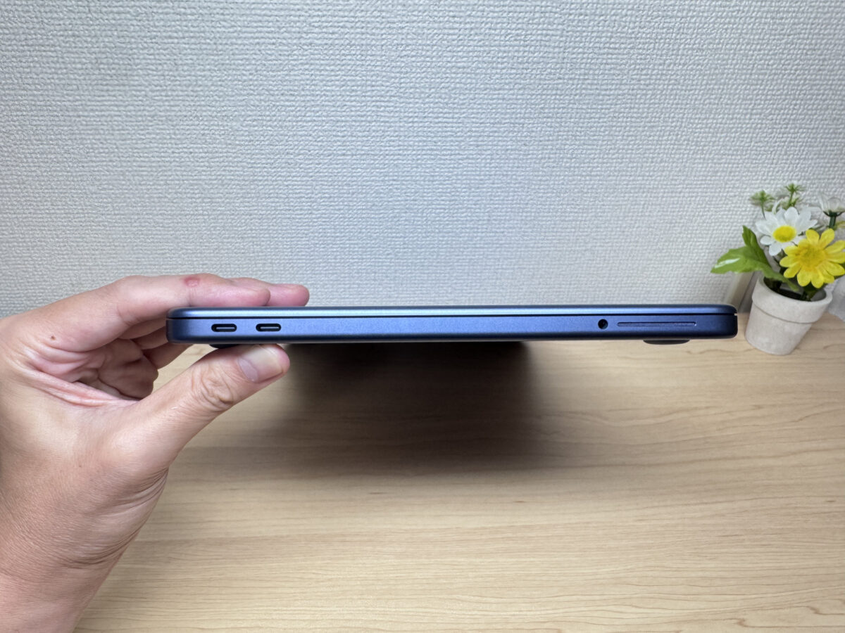 MacBook Neo 厚み