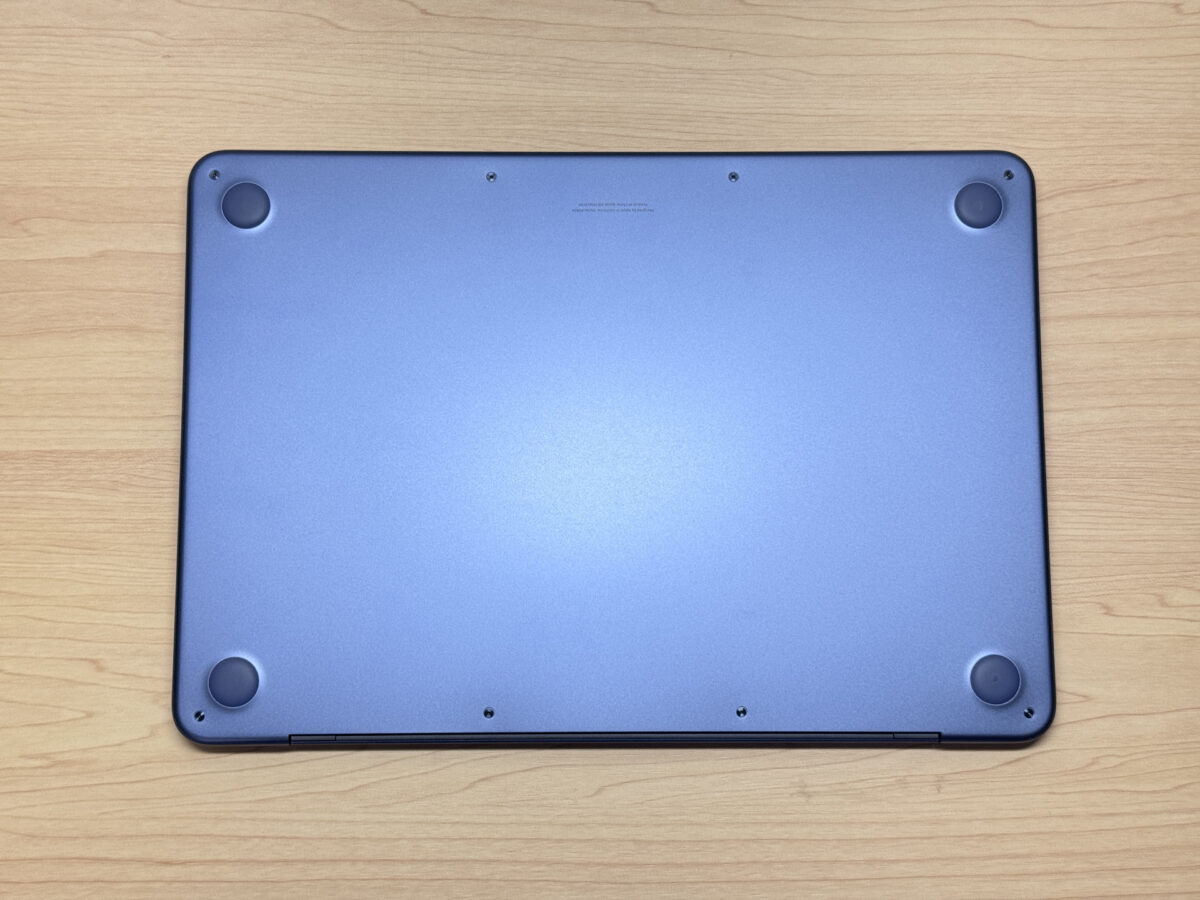 MacBook Neo 裏面