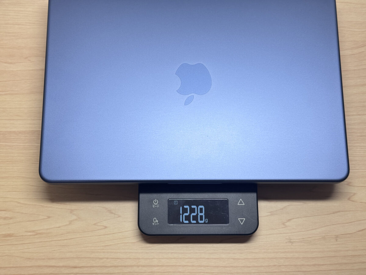 MacBook Neo 本体重量の計測