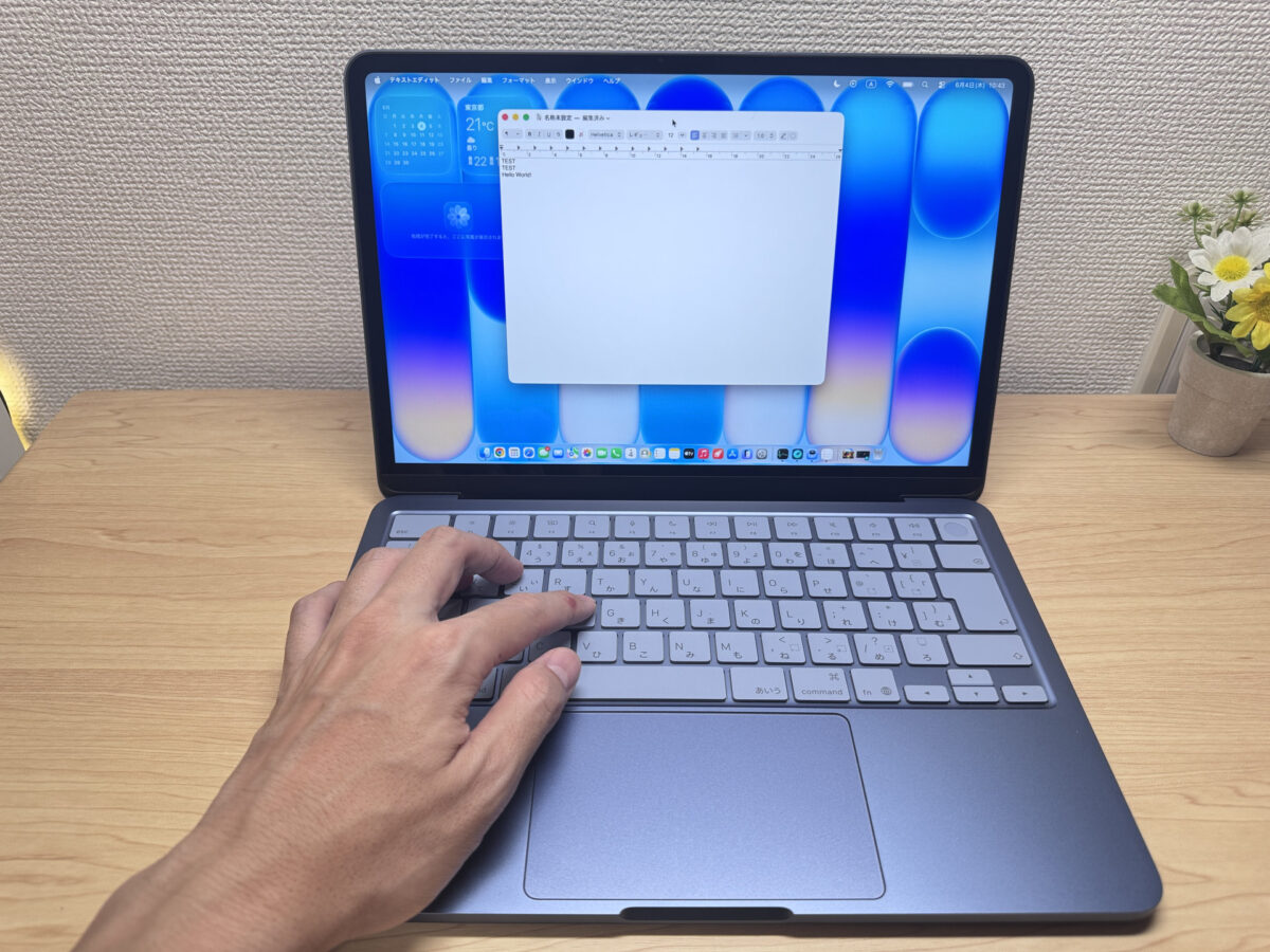 MacBook Neo タイピングの様子