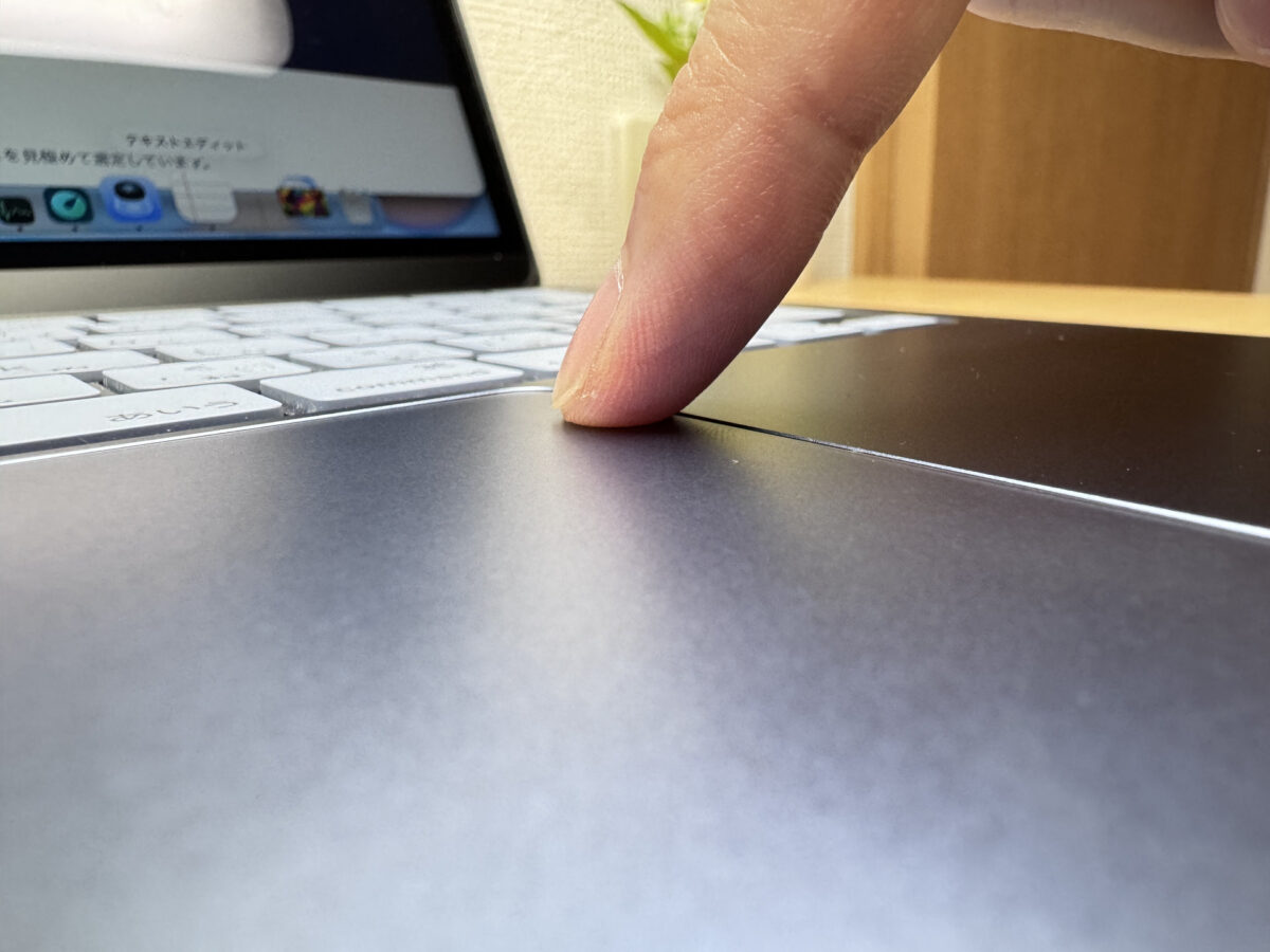 MacBook Neo トラックパッド上部クリックの確認