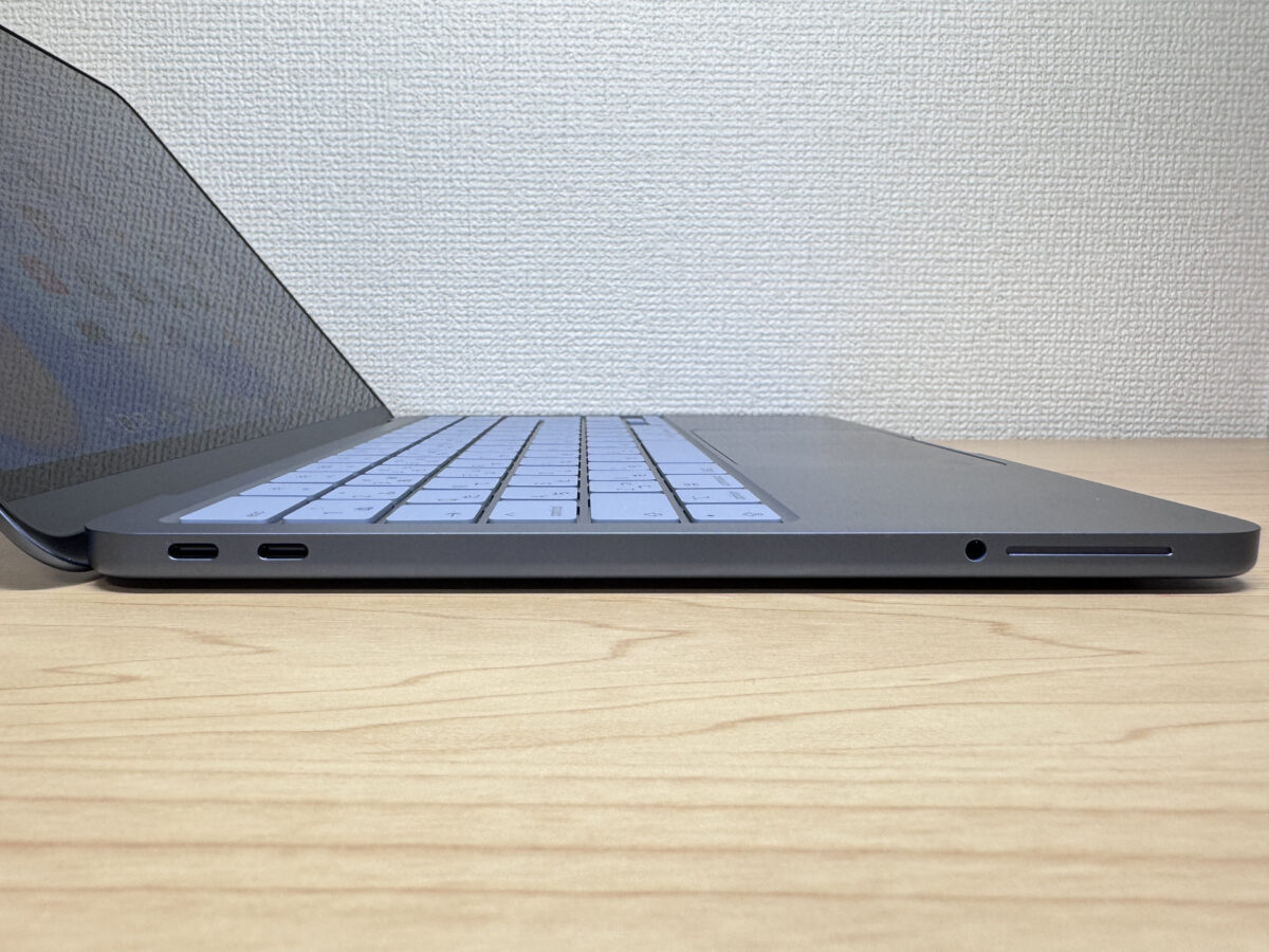 MacBook Neo 左側面のポート