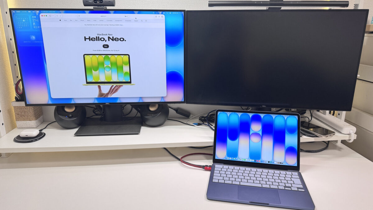 MacBook Neo 2画面出力テストの様子