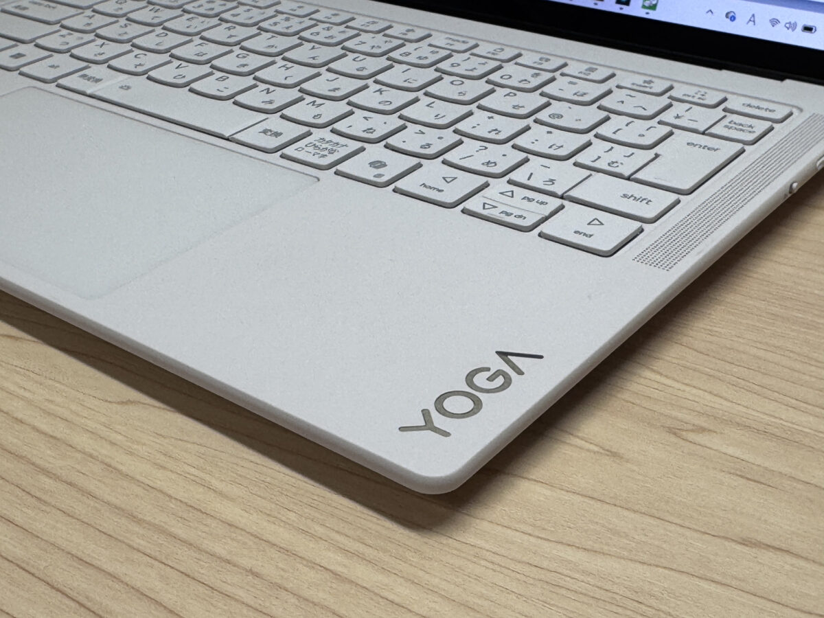 YOGAロゴのキーボードコーナー