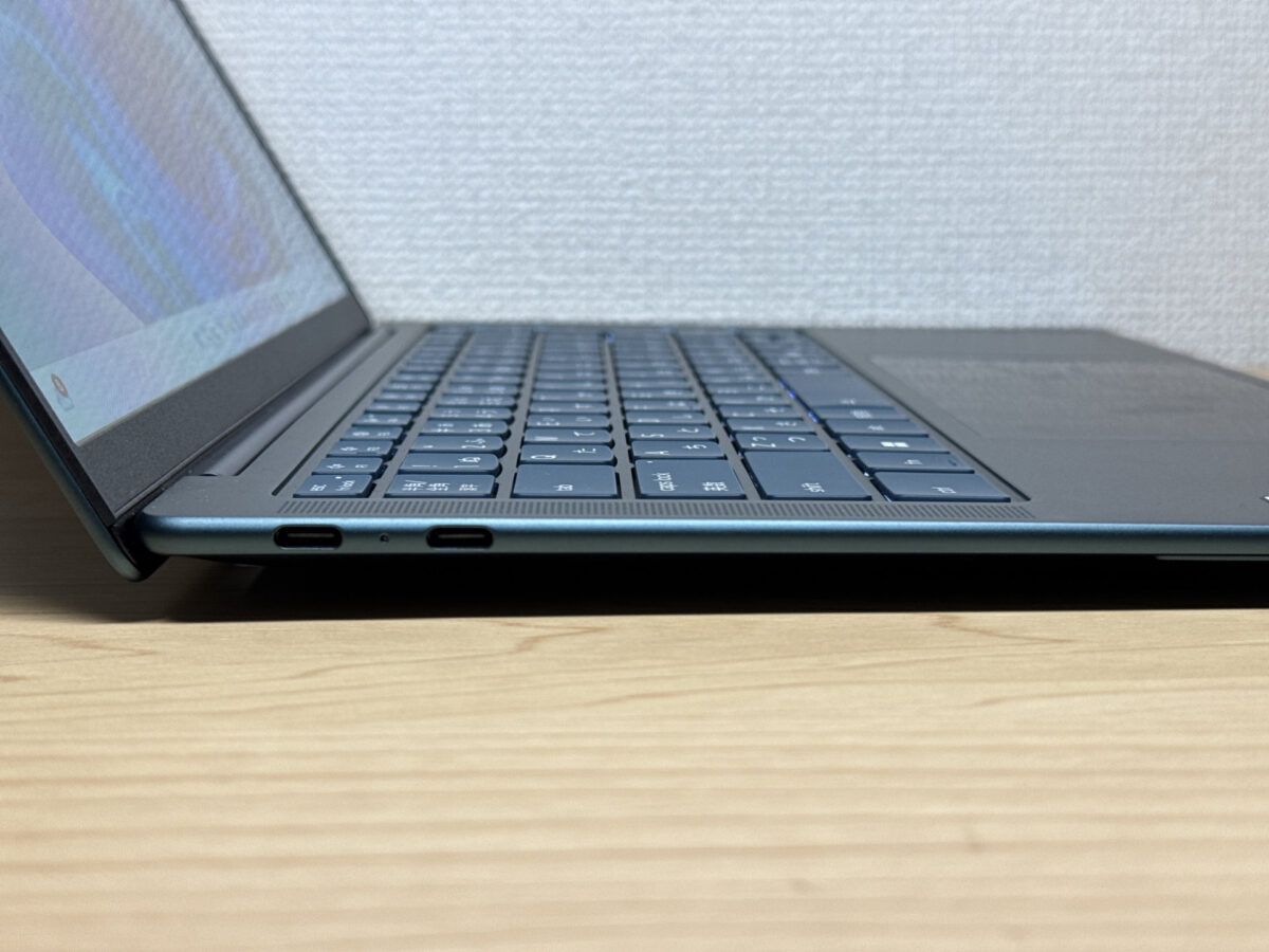 左側面のUSB-Cポートをマクロ撮影