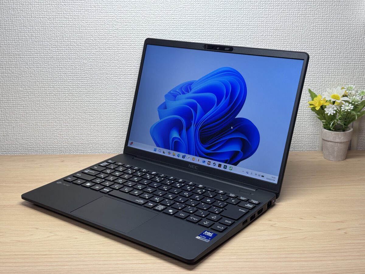 LAVIE NEXTREME の正面デザイン