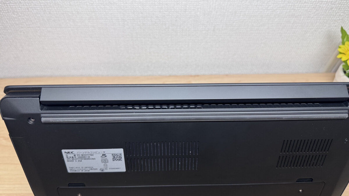 本体後方の排気口