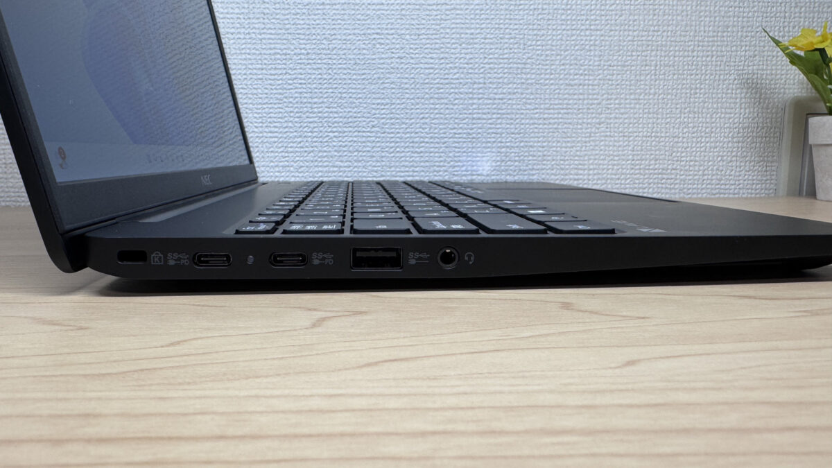 左側面のポート