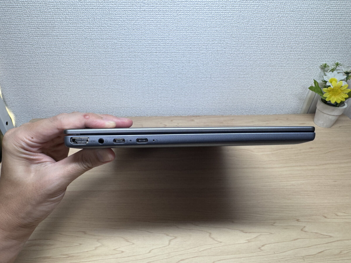 側面から見た本体の薄さ