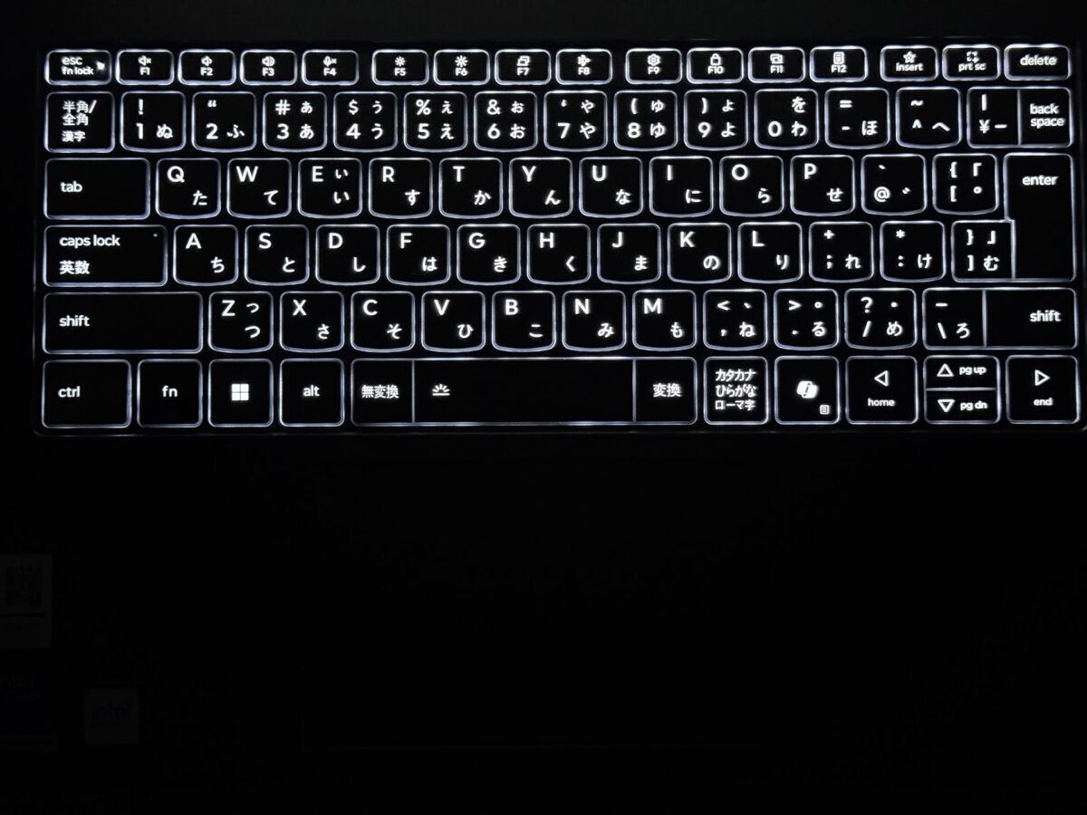 暗所でのキーボードバックライト