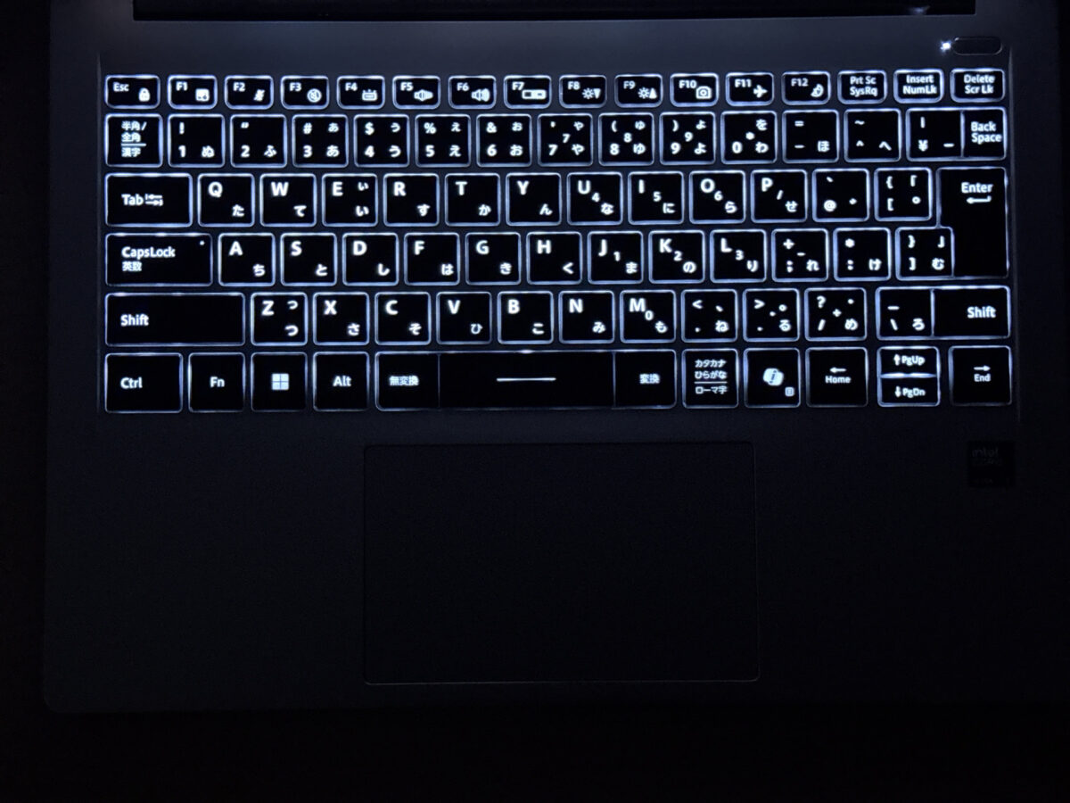 暗所でのキーボードバックライト