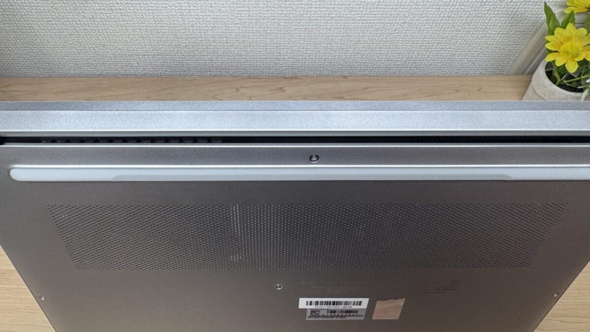 後方に配置された排気口
