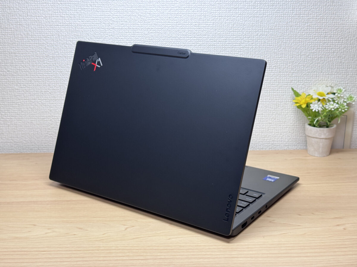 裏側から見た本体全体