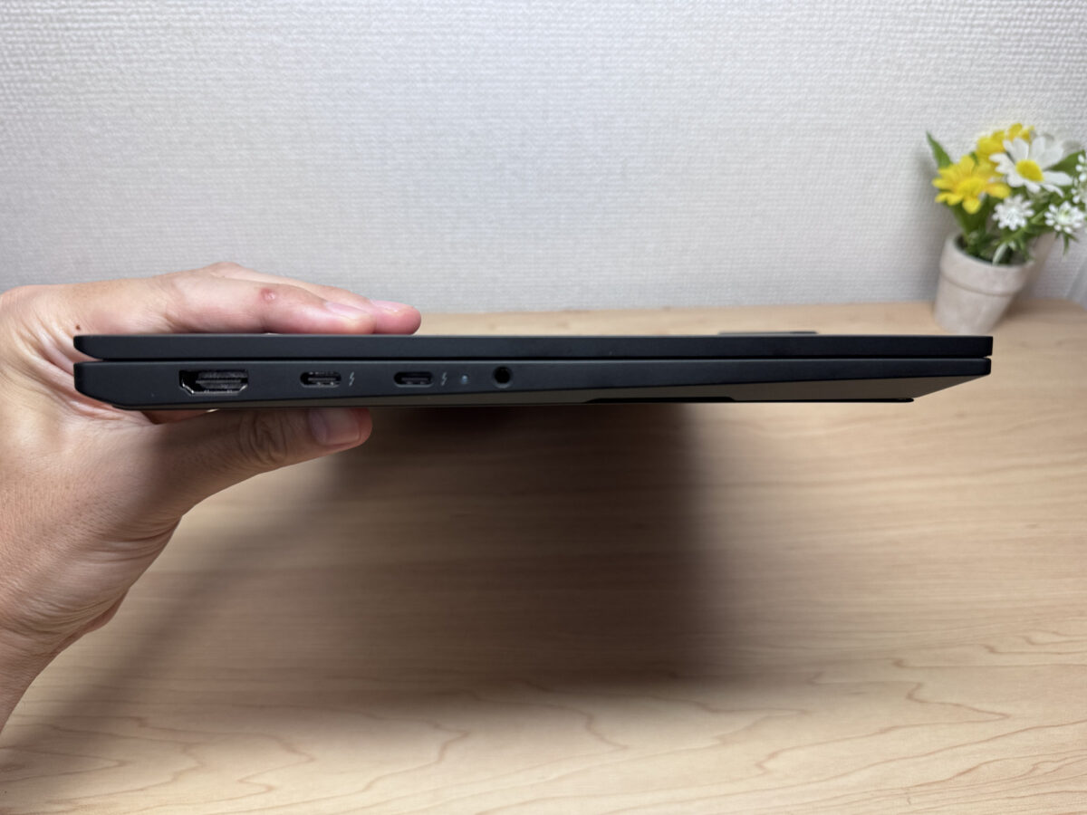 側面から見た本体の厚み