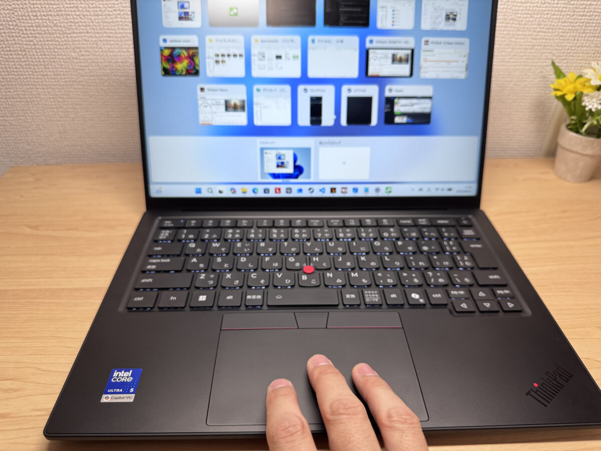 ジェスチャー操作でタスクを切り替える様子