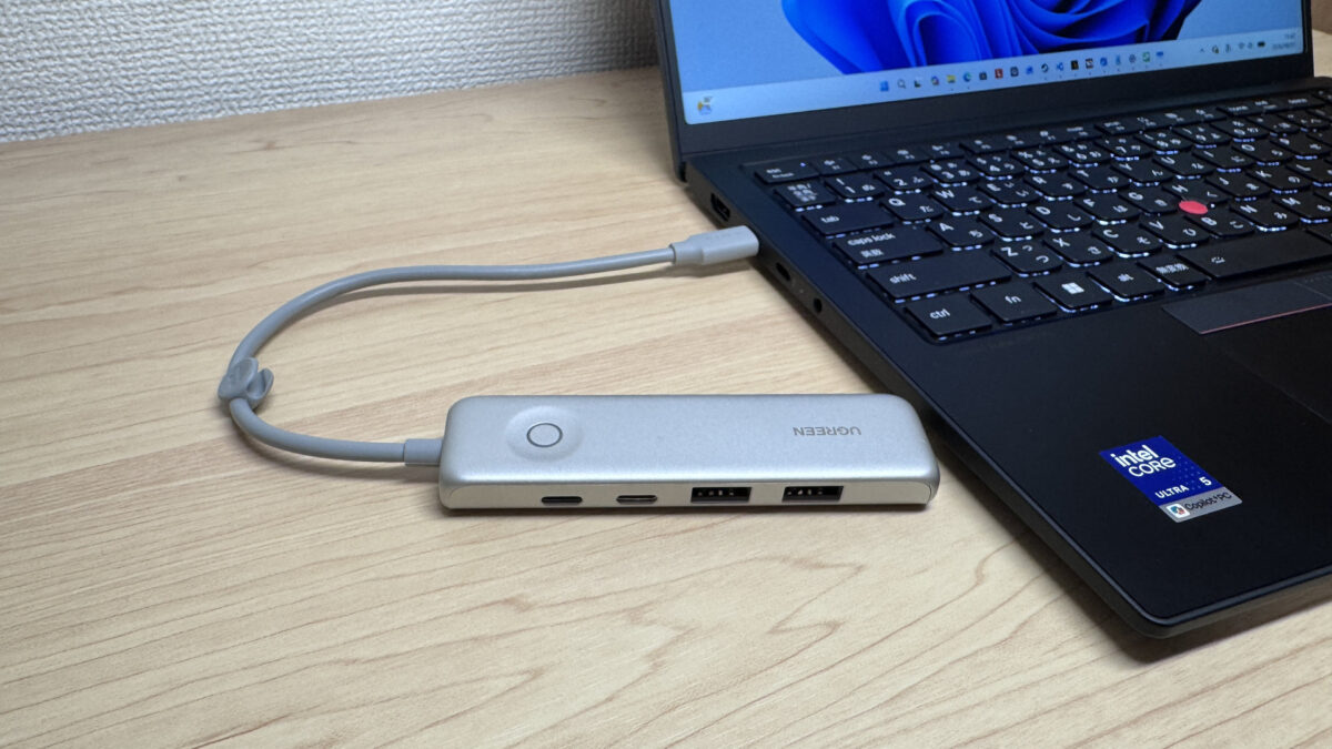 USB-Cハブを接続した様子