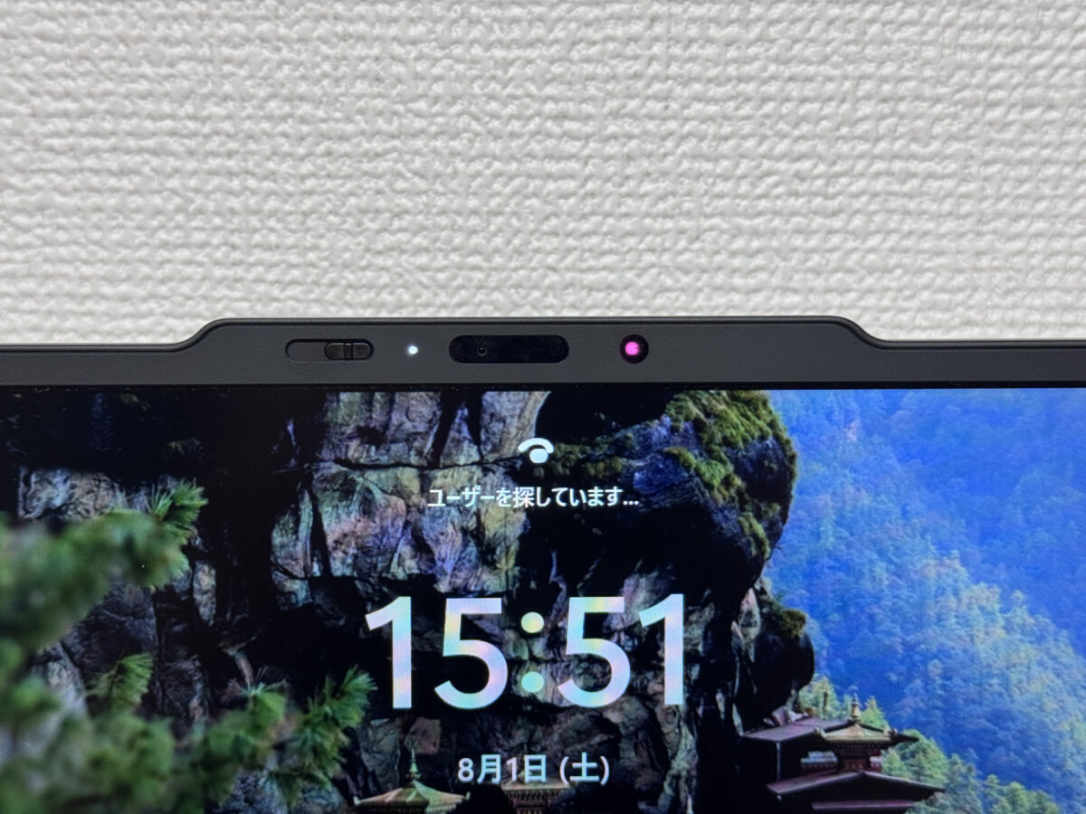 顔認証でロック解除する様子