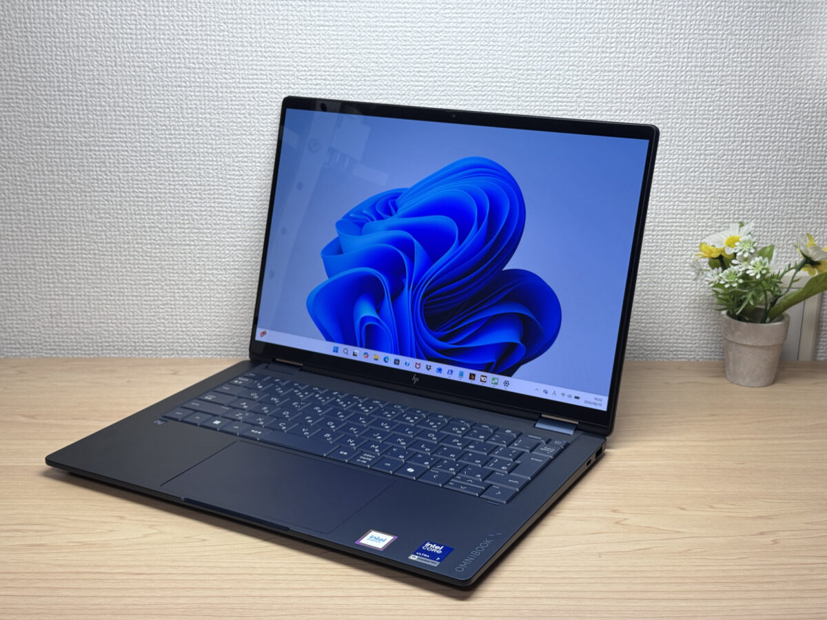 正面から見たHP OmniBook X Flip 14-kb