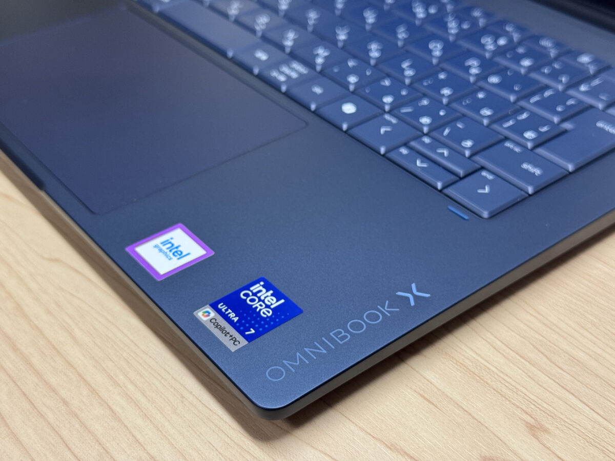 パームレスト部のロゴアップ
