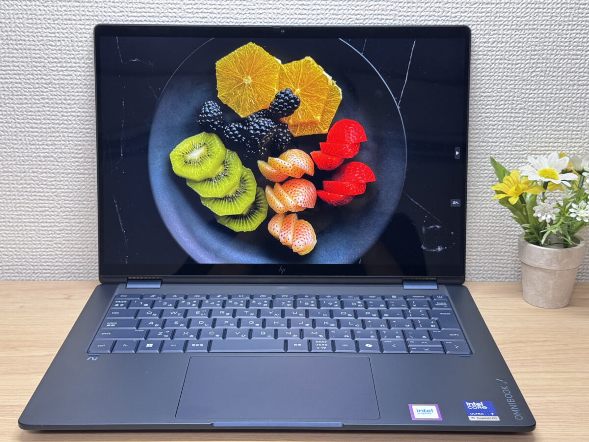 有機ELディスプレイに表示したフルーツの写真