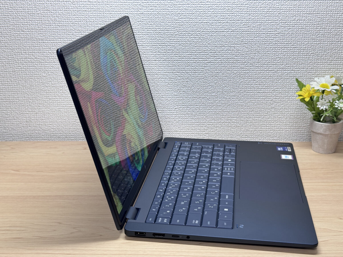 角度を変えて2台のPCの画面を比較