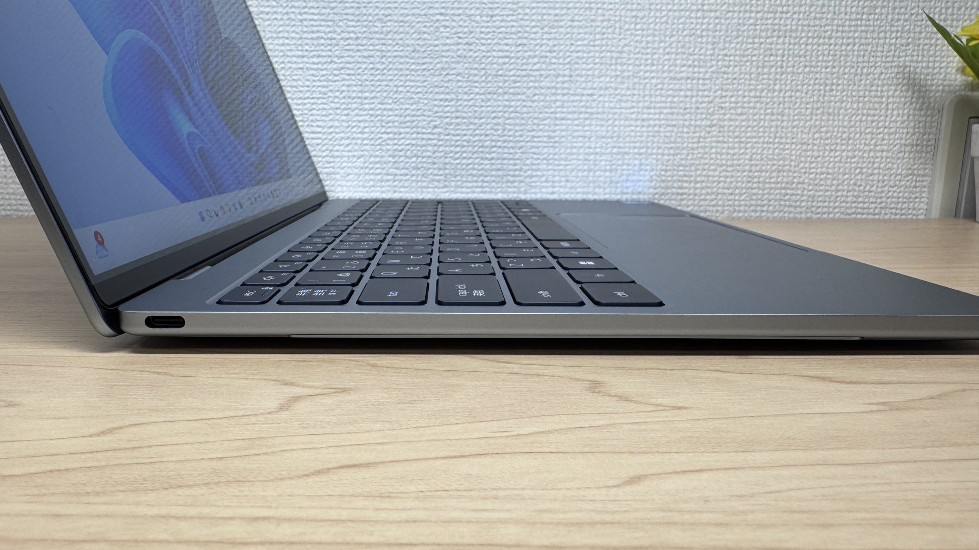 左側面のUSB-Cポート