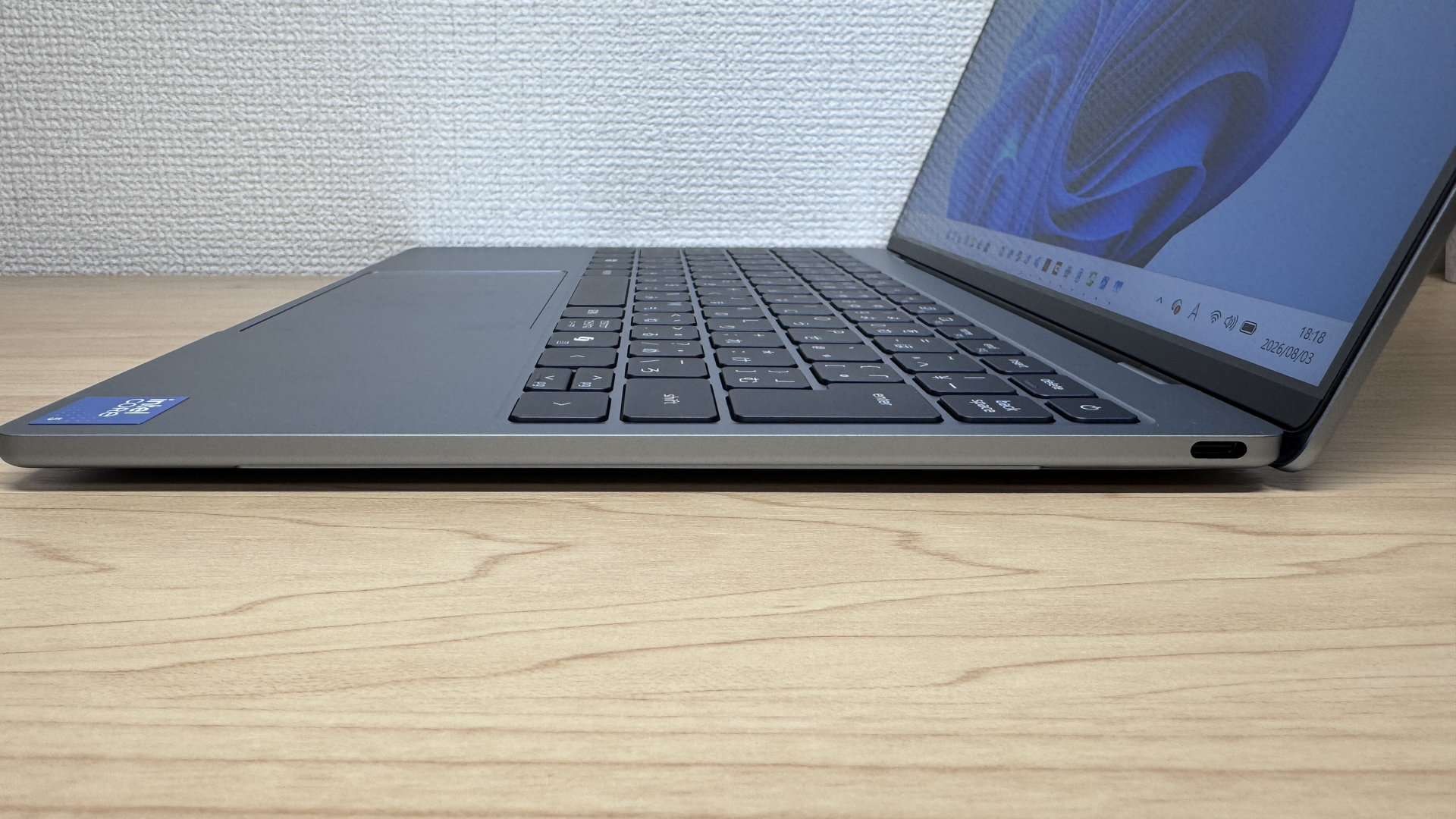 右側面のUSB-Cポート