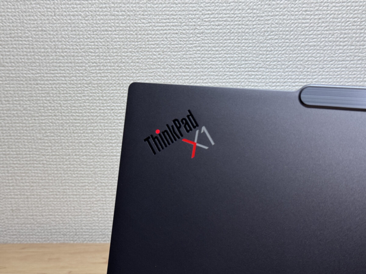 天板のThinkPad X1ロゴ
