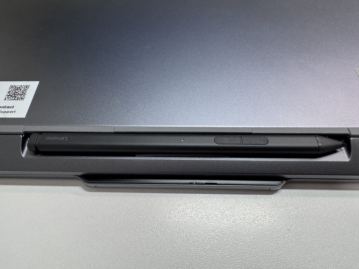 底面に収納されたLenovo スリムペン2